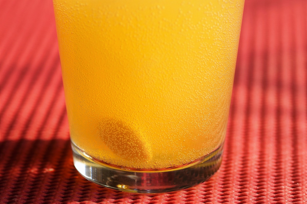 Donna stanca che consulta un medico per la mancanza di vitamina D.