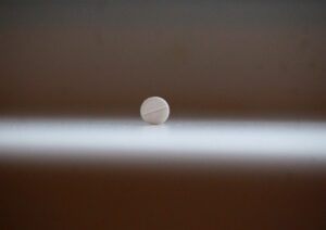 Illustrazione della melatonina che regola l'orologio biologico umano.