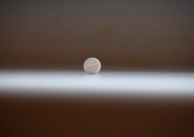 Illustrazione della melatonina che regola l'orologio biologico umano.